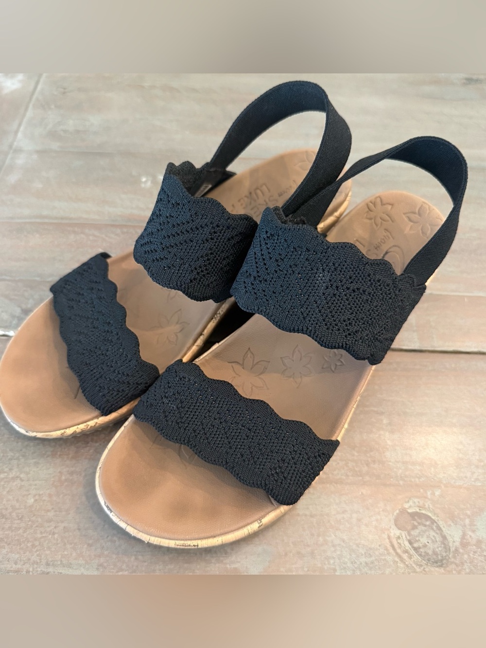 Women’s Skechers Cali Beverlee - Timeless Touch wedge sandals Black Sz 6 Preowne